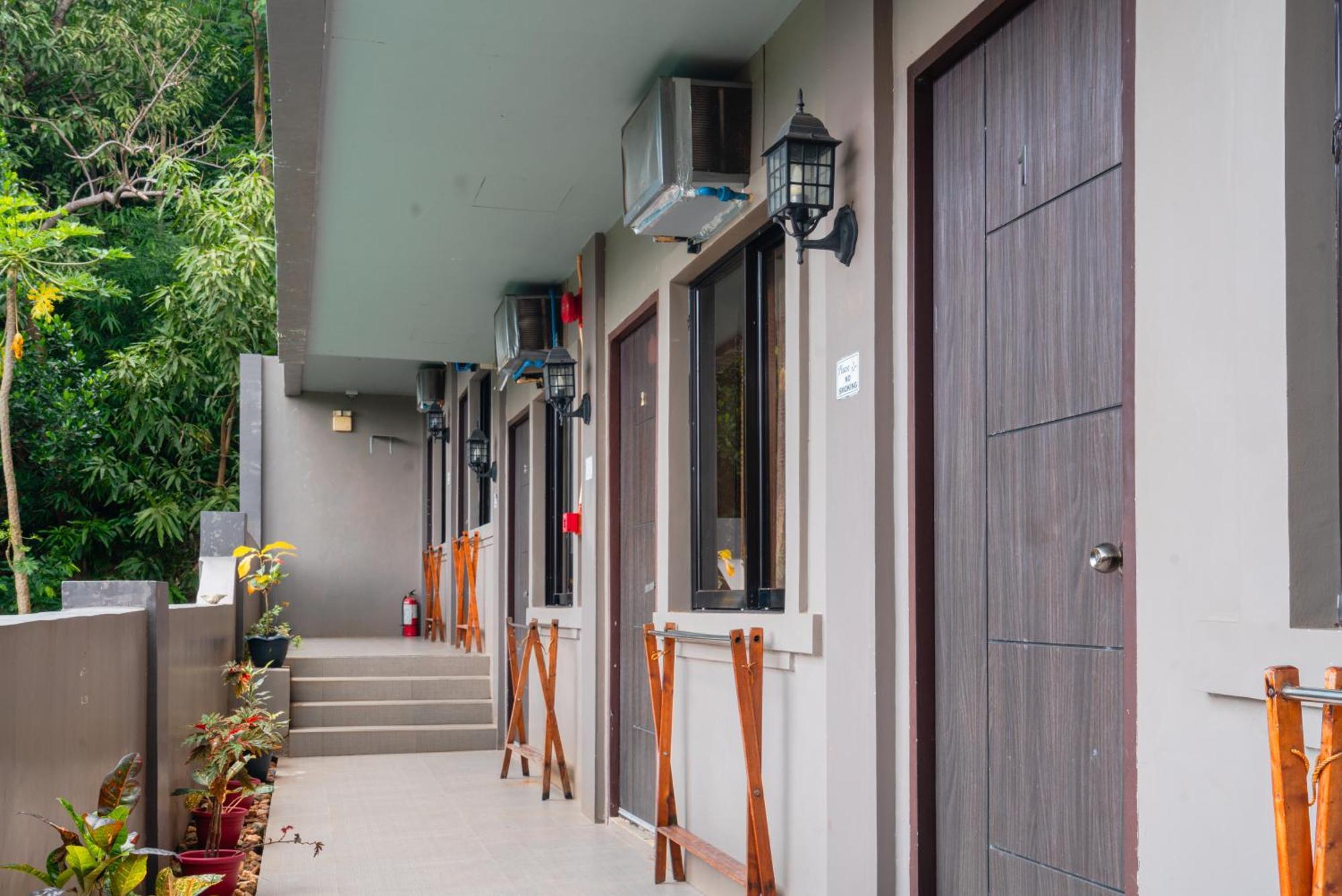 Hotel The Ridge Coron Esterno foto